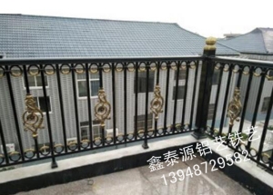 鋁藝陽(yáng)臺(tái)護(hù)欄保養(yǎng)